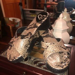 Snakeskin wedge